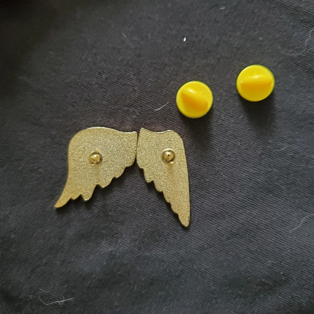 FREE WITH PURCHASE Light Pink Angel Wing Pins - Picture 2 of 4